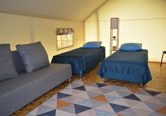 Спальные места: 2кровати+2х местный диван